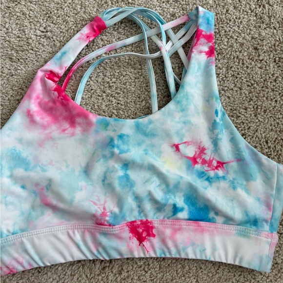 The material is polyester size small different colors - Picture 1 of 2